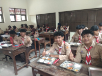 Makan Bergisi Gratis