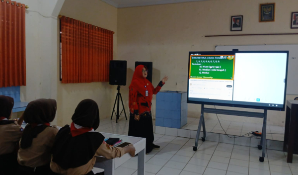 Pembelajaran Menggunakan Layar IFP di Era Digital